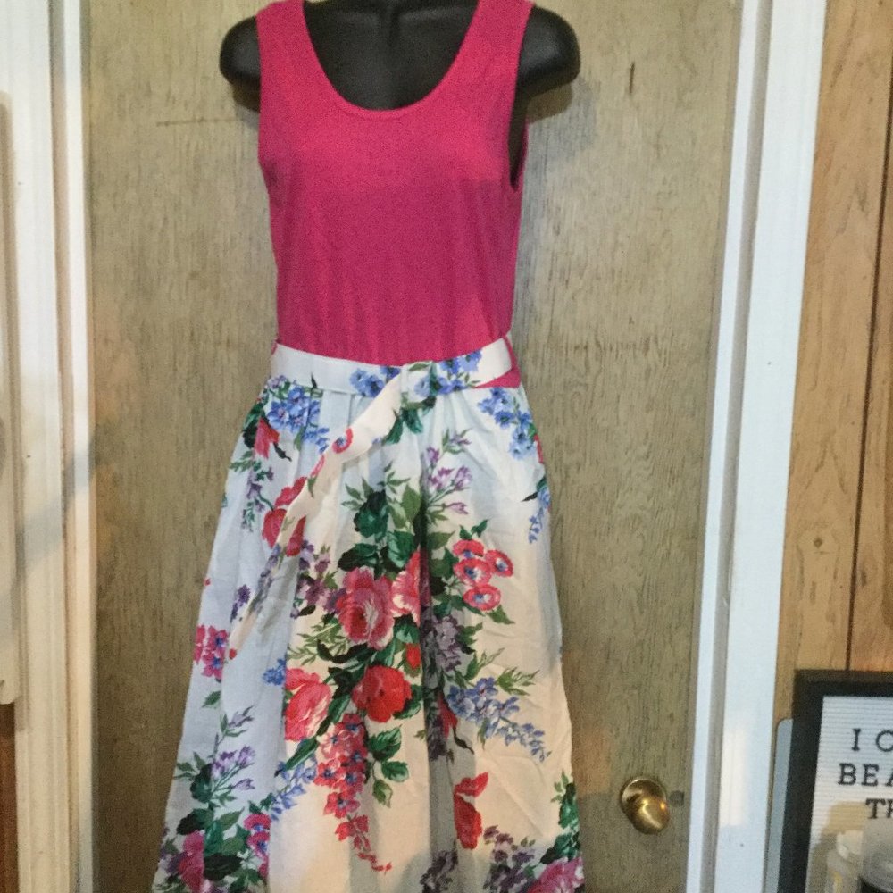 NWT beautiful spring Easter dress with pockets and belt size 10 poly/cotton